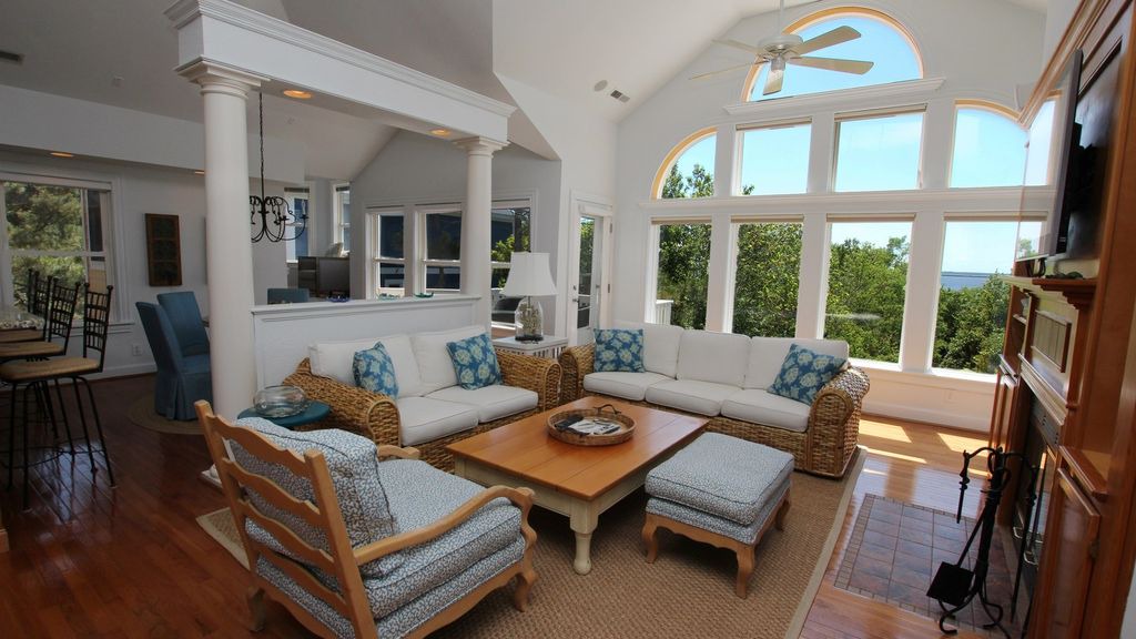 Photo of Livingroom in Monteray Shores