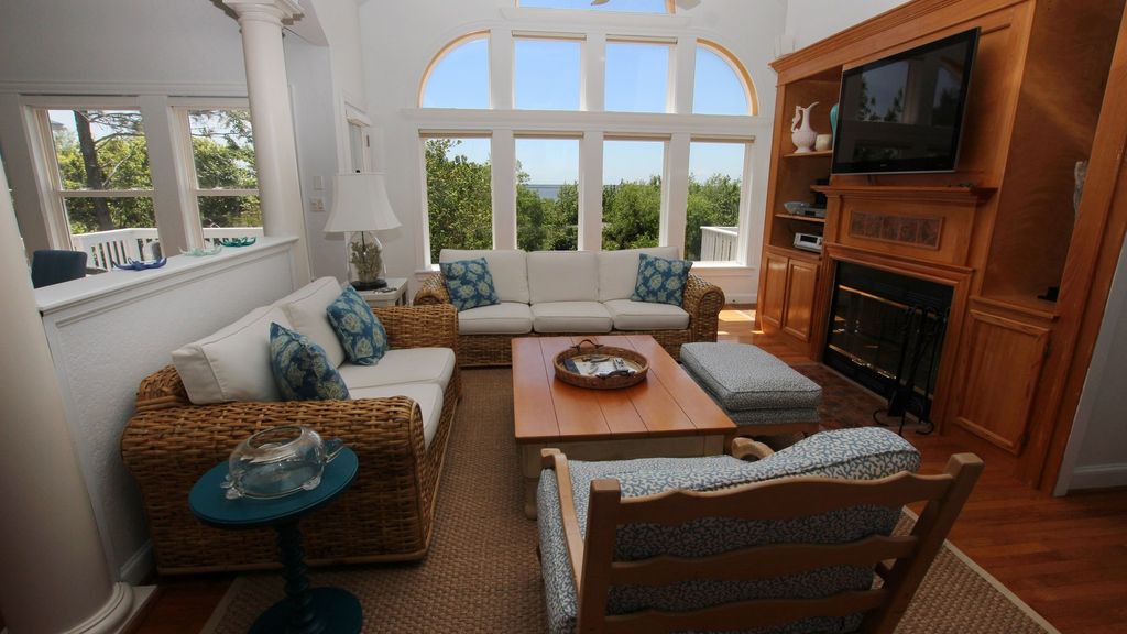 Photo of Livingroom in Monteray Shores