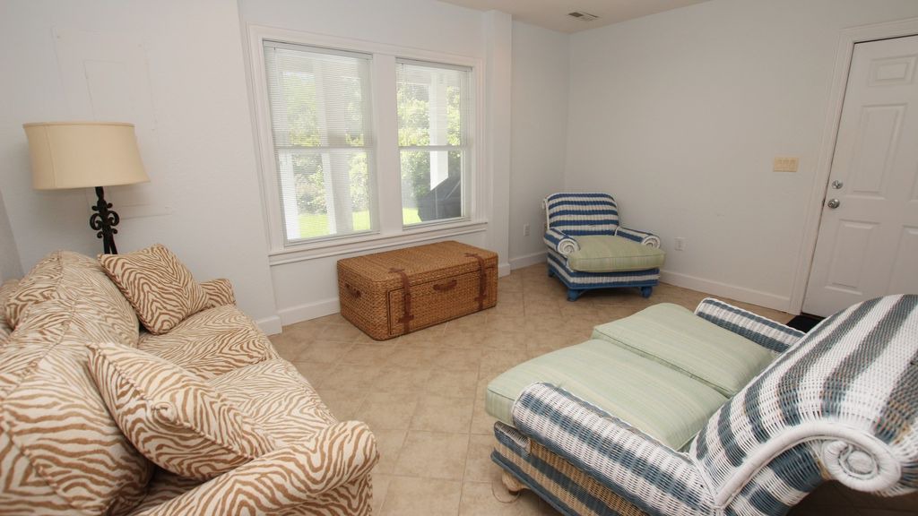 Photo of Livingroom in Monteray Shores
