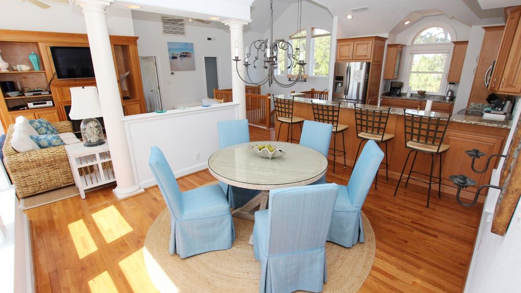Photo of Livingroom in Monteray Shores