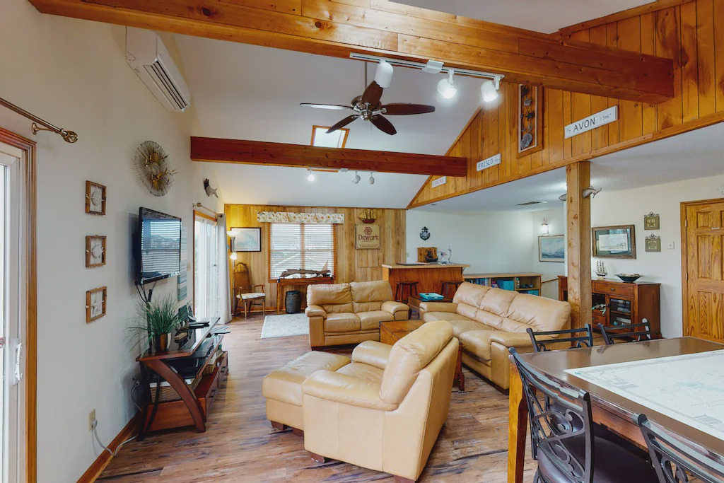 Photo of Livingroom in Avon