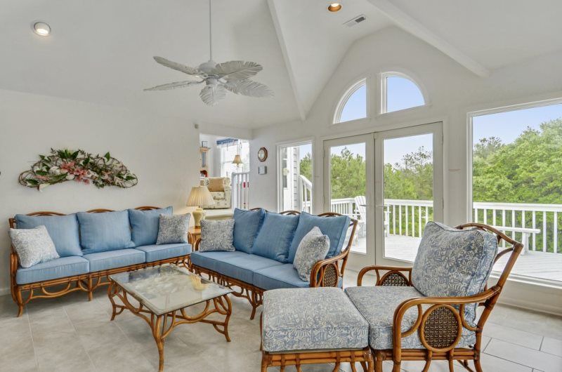Photo of Livingroom in Monteray Shores