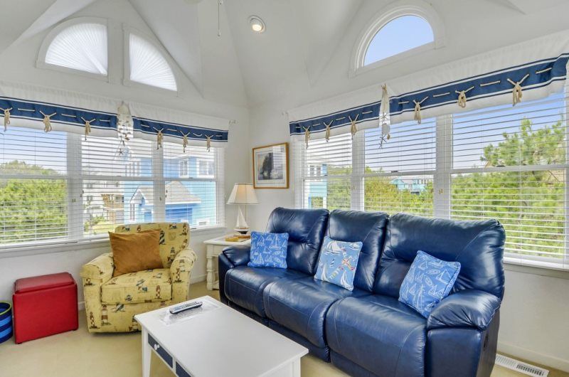 Photo of Livingroom in Monteray Shores