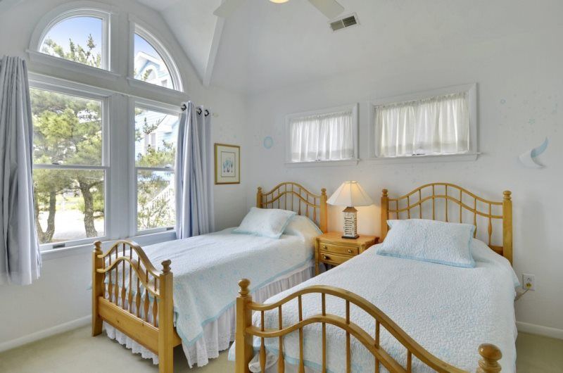 Photo of Bedroom in Monteray Shores