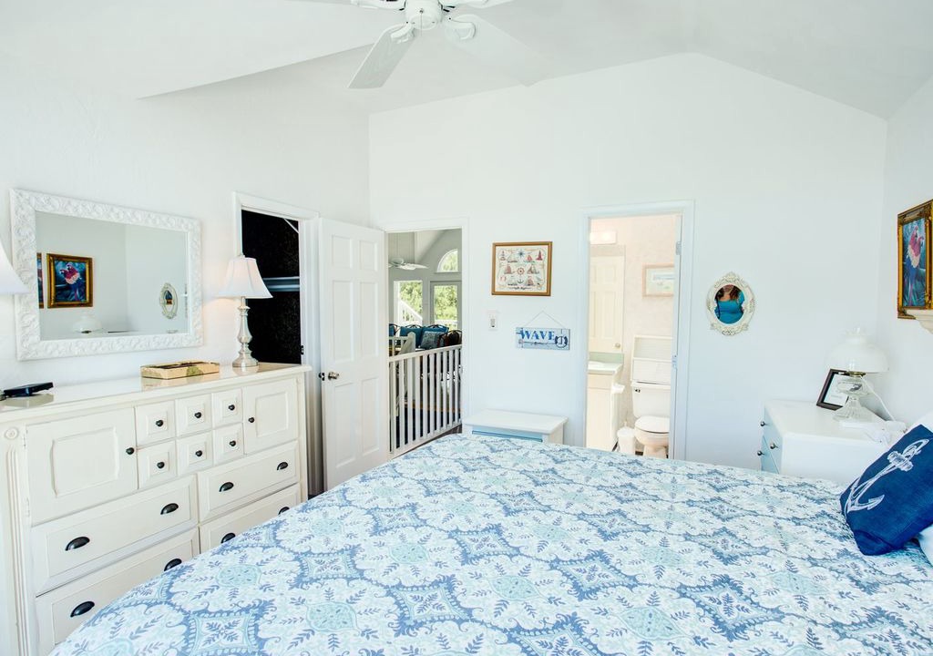 Photo of Bedroom in Monteray Shores