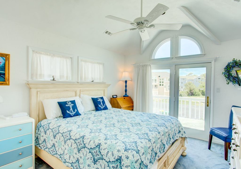 Photo of Bedroom in Monteray Shores