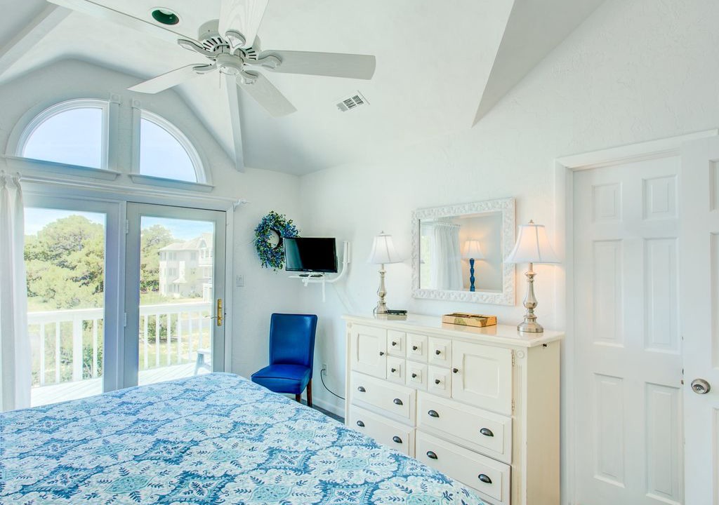 Photo of Bedroom in Monteray Shores