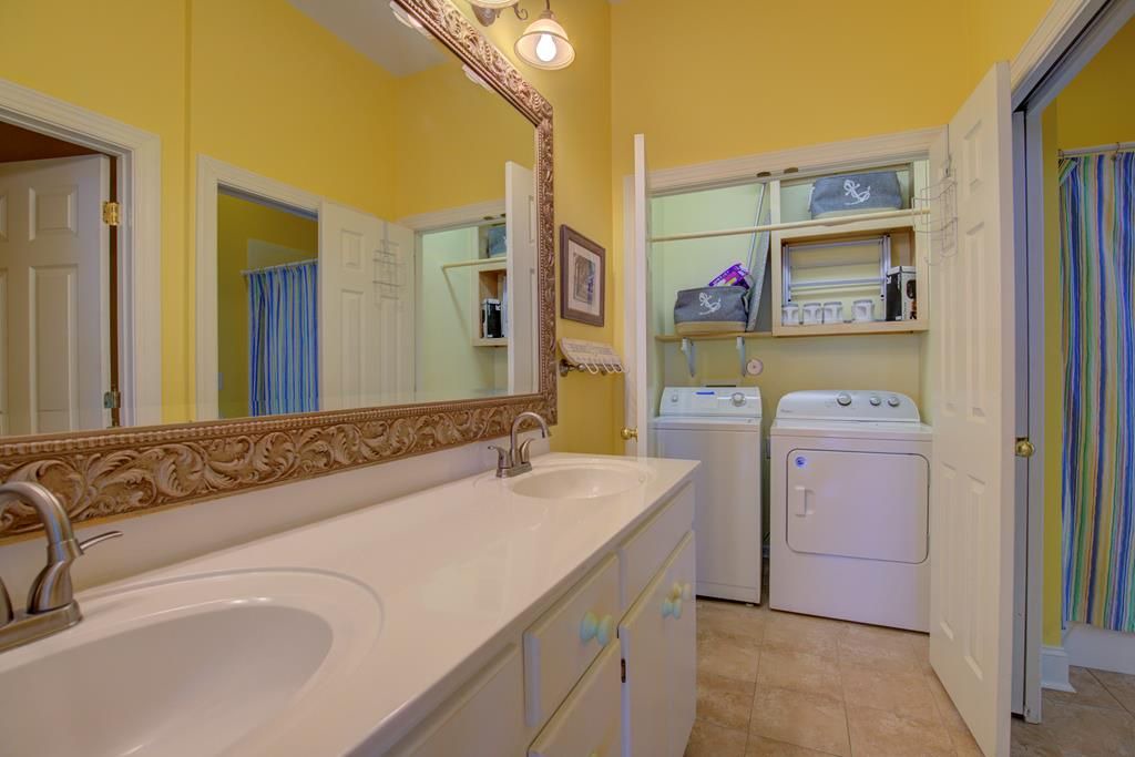 Photo of Bathroom in Cape Island