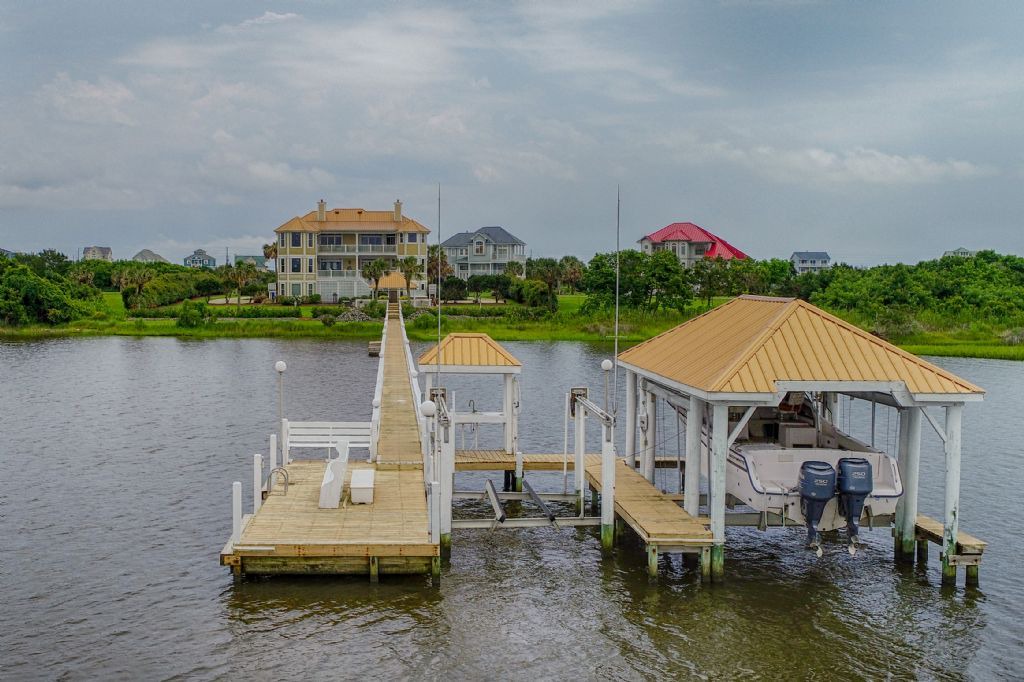 Photo of Buildings in Cape Island