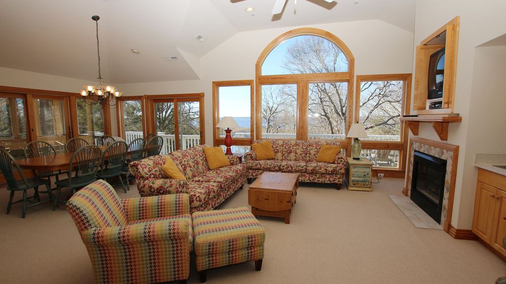 Photo of Livingroom in Monteray Shores