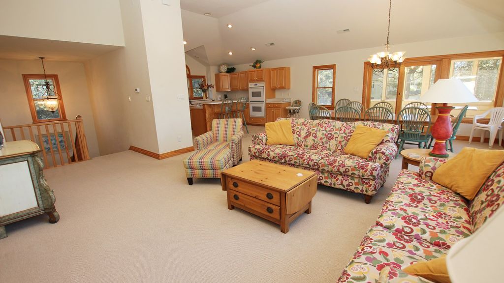 Photo of Livingroom in Monteray Shores