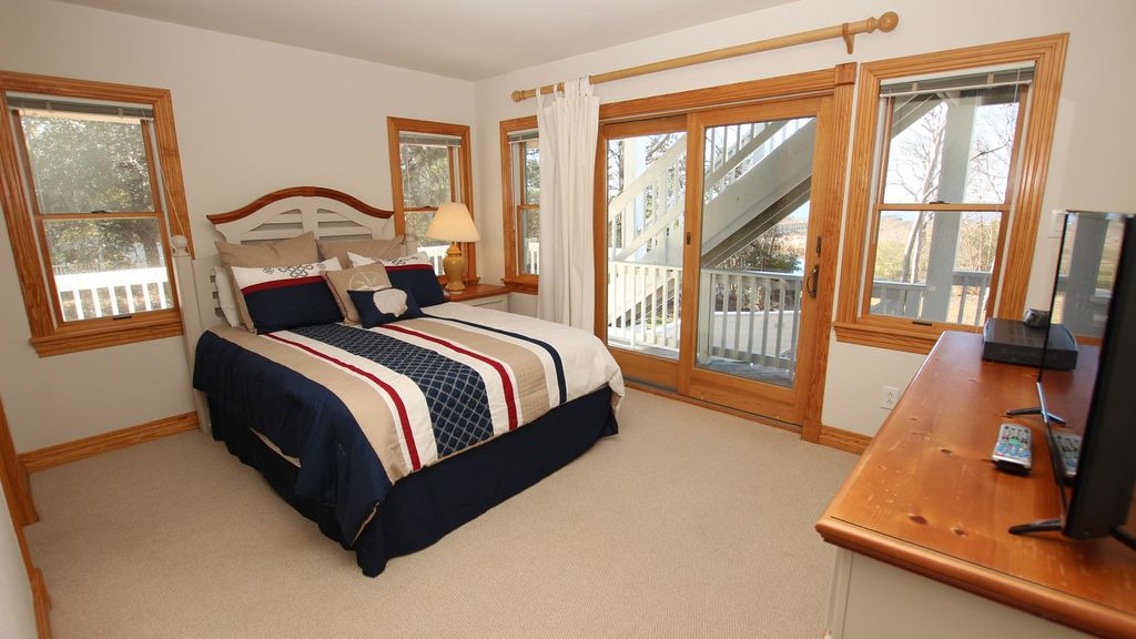 Photo of Bedroom in Monteray Shores