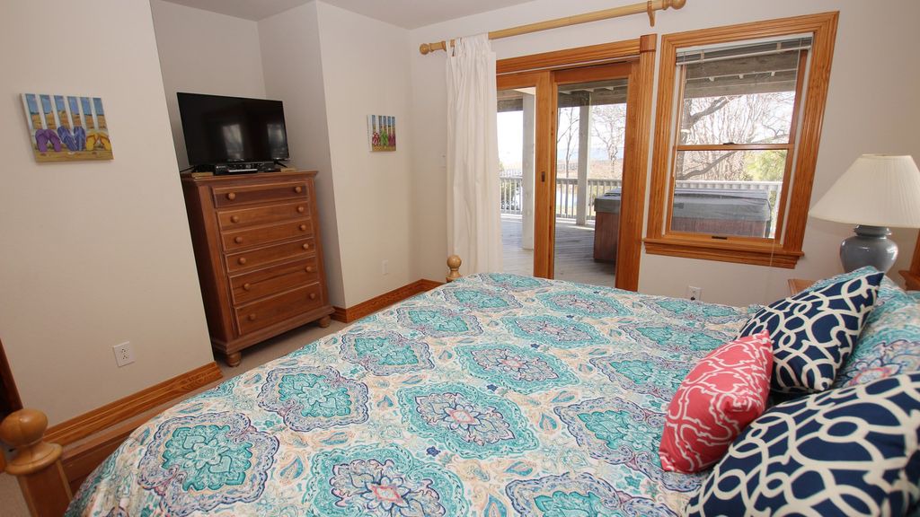 Photo of Bedroom in Monteray Shores