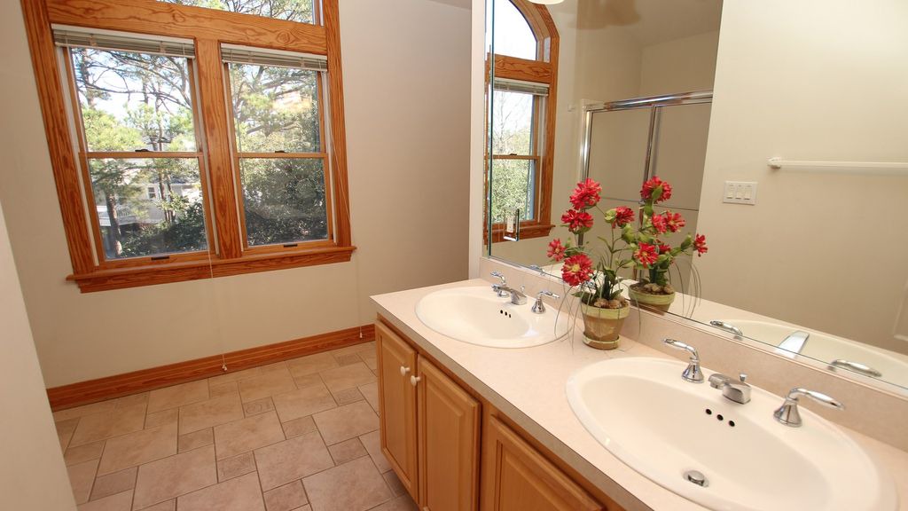 Photo of Bathroom in Monteray Shores