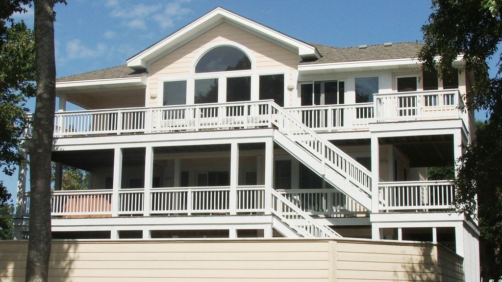 Photo of Buildings in Monteray Shores