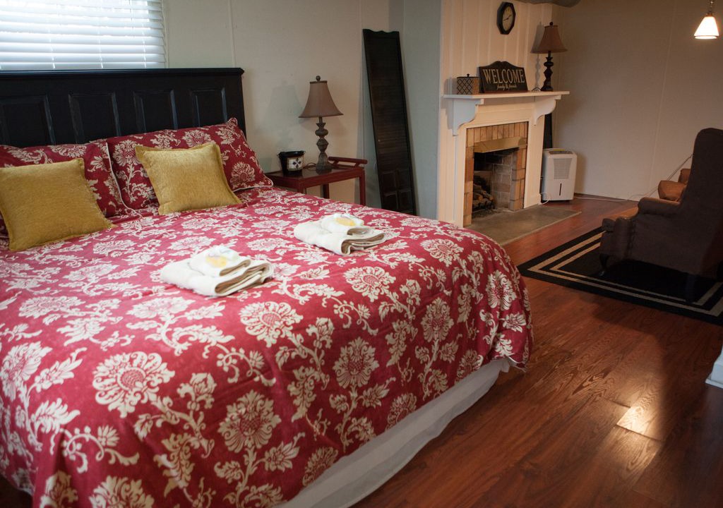 Photo of Bedroom in Merry Oaks