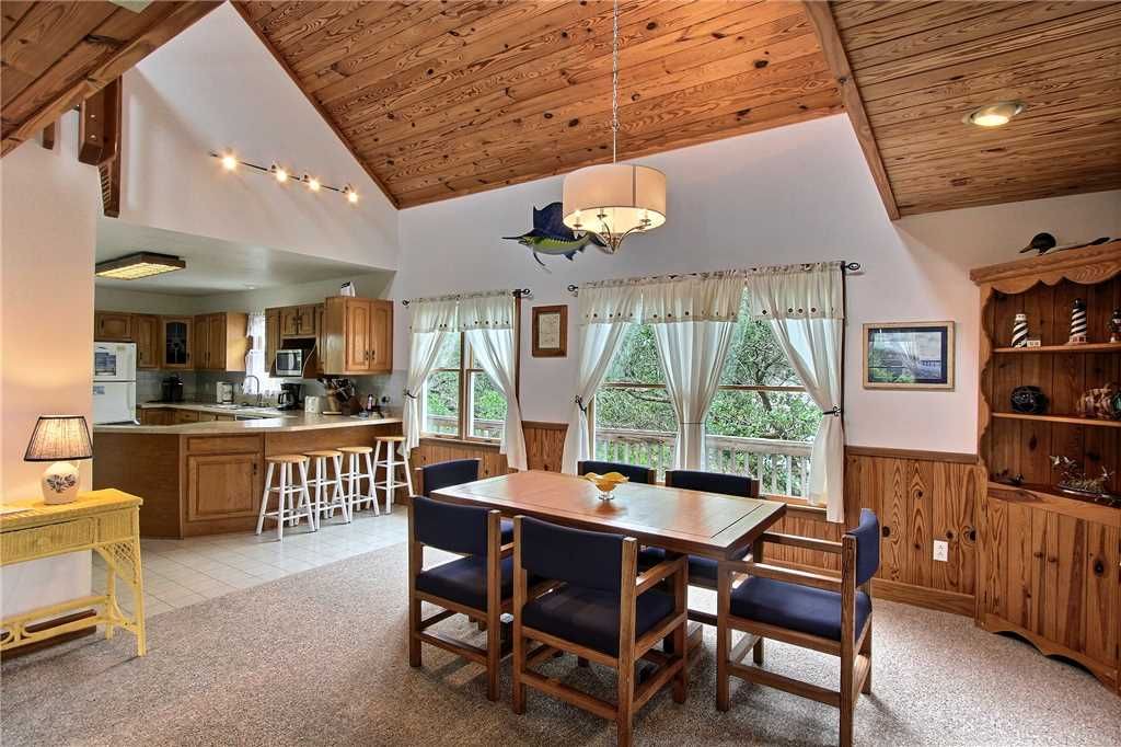 Photo of Livingroom in Brigands' Bay