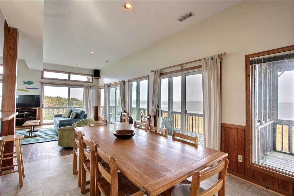 Photo of Livingroom in Brigands' Bay