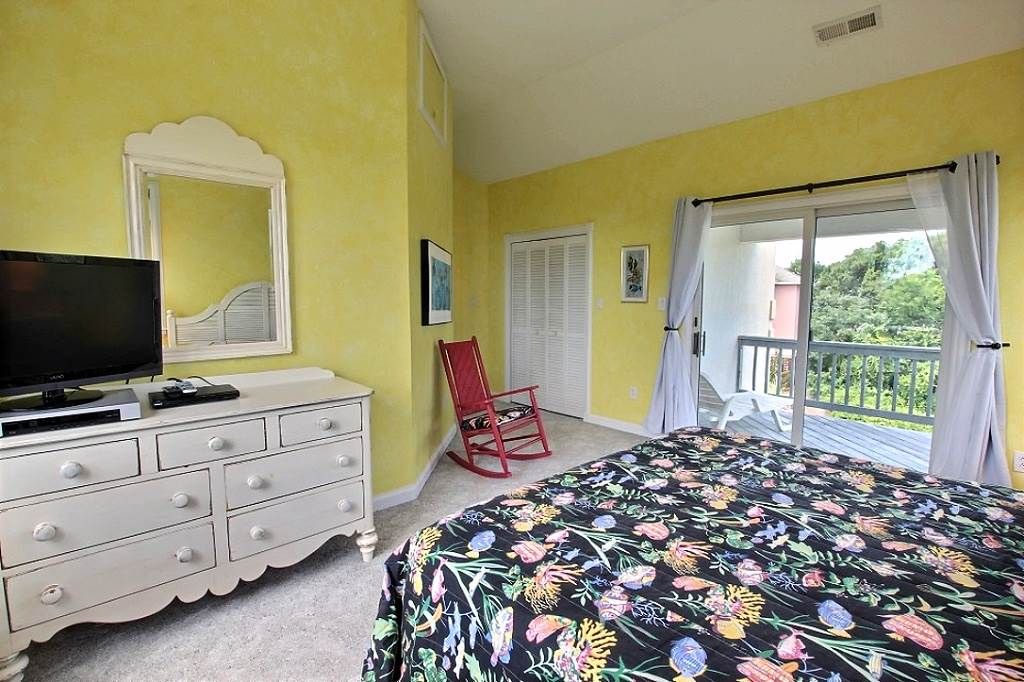 Photo of Bedroom in Monteray Shores