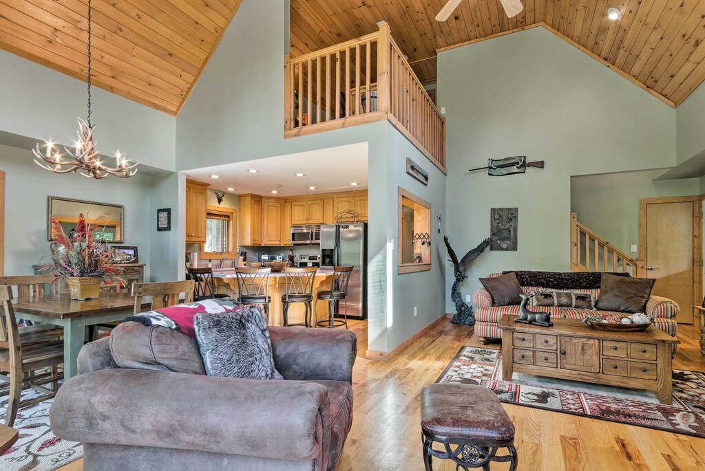 Photo of Livingroom in Charter Hills