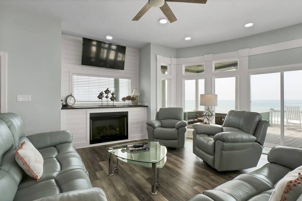 Photo of Livingroom in McCutcheon Field