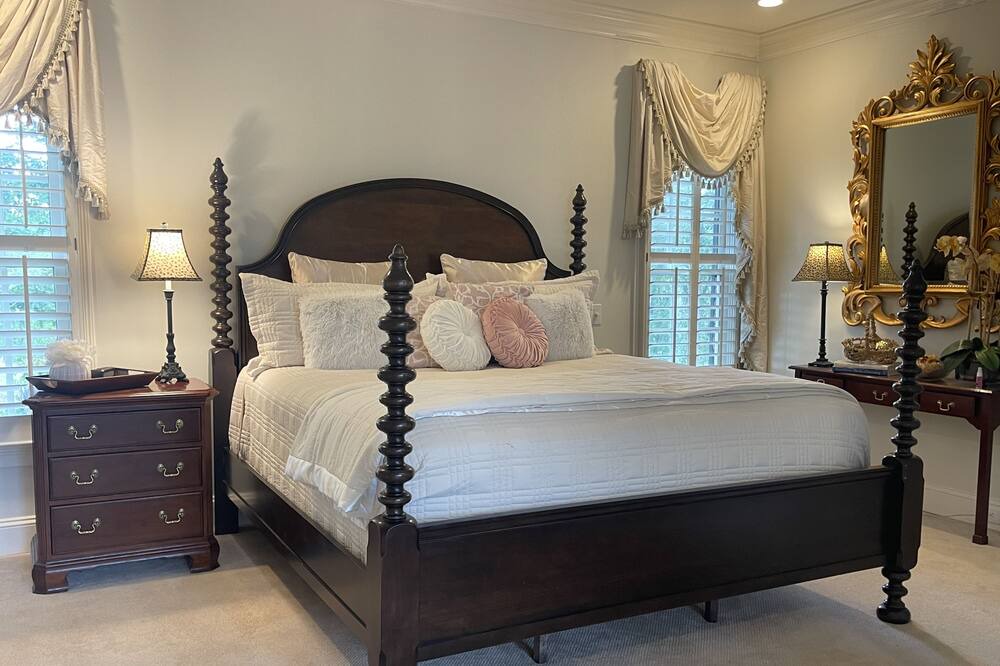 Photo of Bedroom in Pinnacle