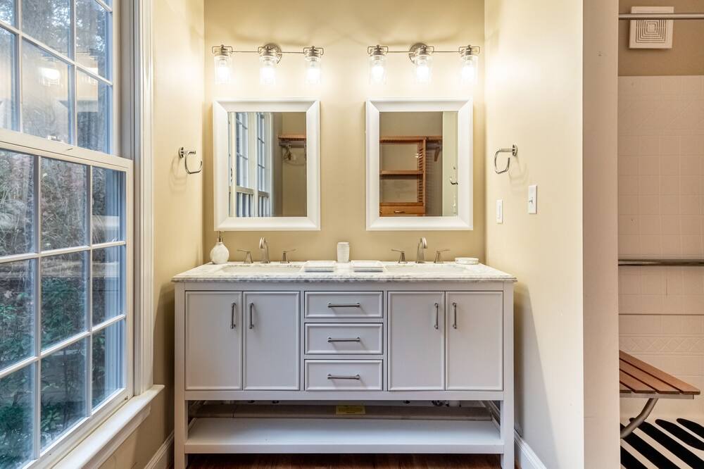 Photo of Bathroom in Barnardsville