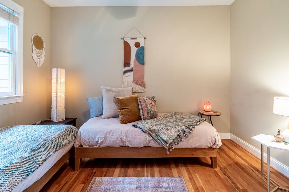 Photo of Bedroom in Barnardsville