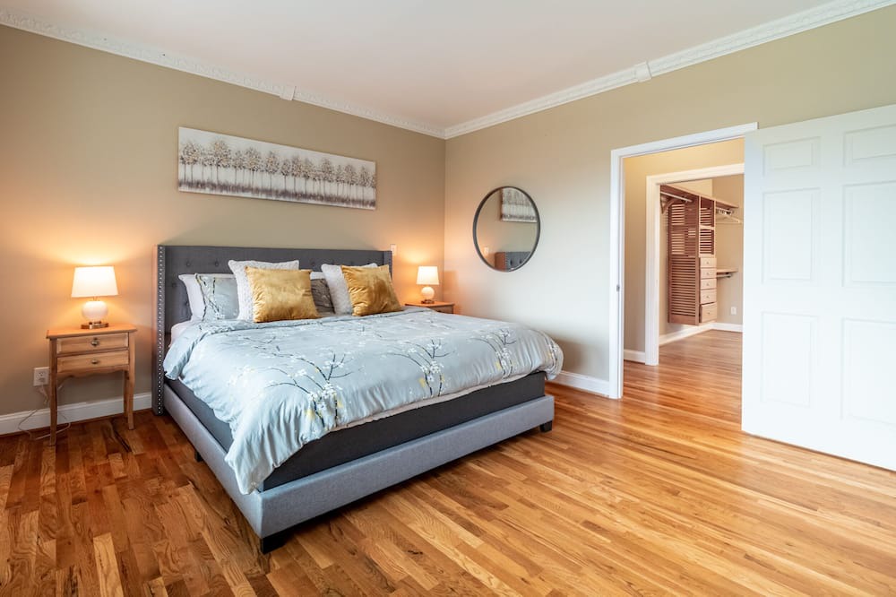 Photo of Bedroom in Barnardsville