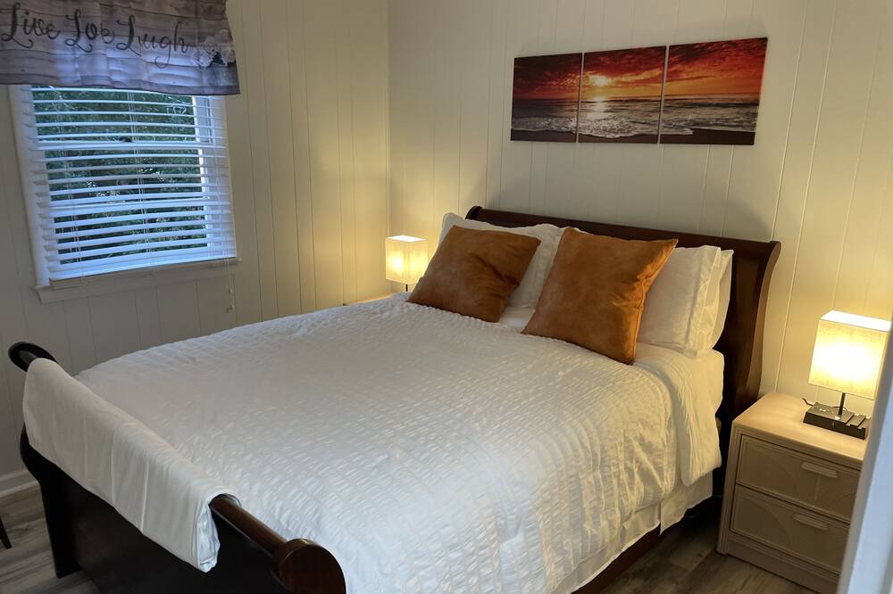 Photo of Bedroom in Colington
