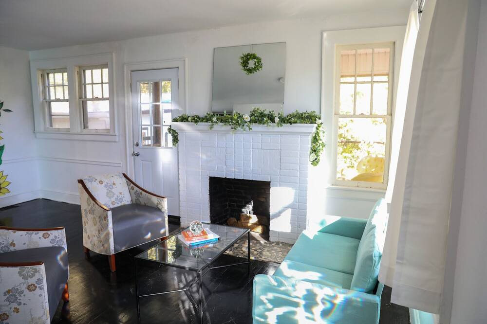 Photo of Livingroom in Hickory