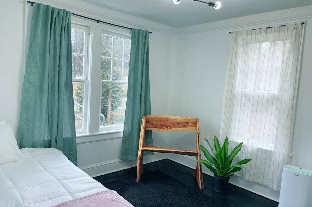 Photo of Bedroom in Hickory
