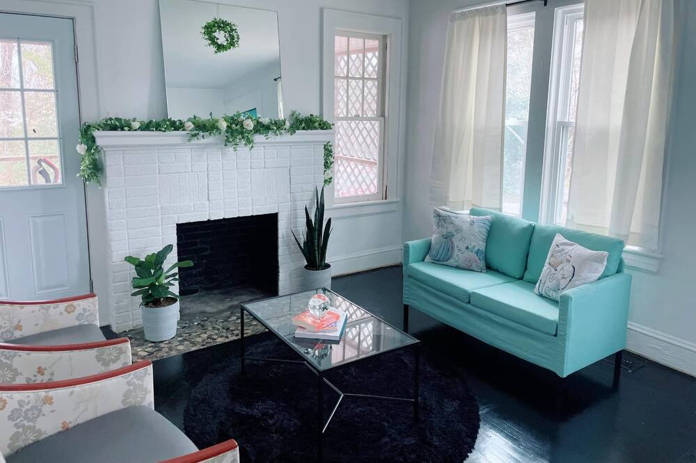 Photo of Livingroom in Hickory