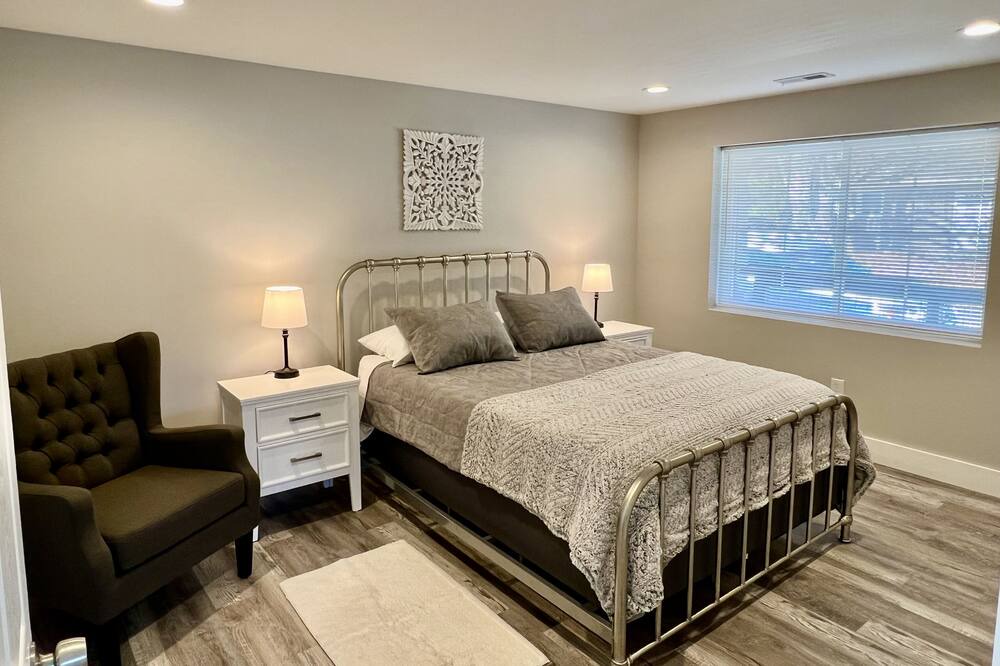 Photo of Bedroom in West Side Historic District