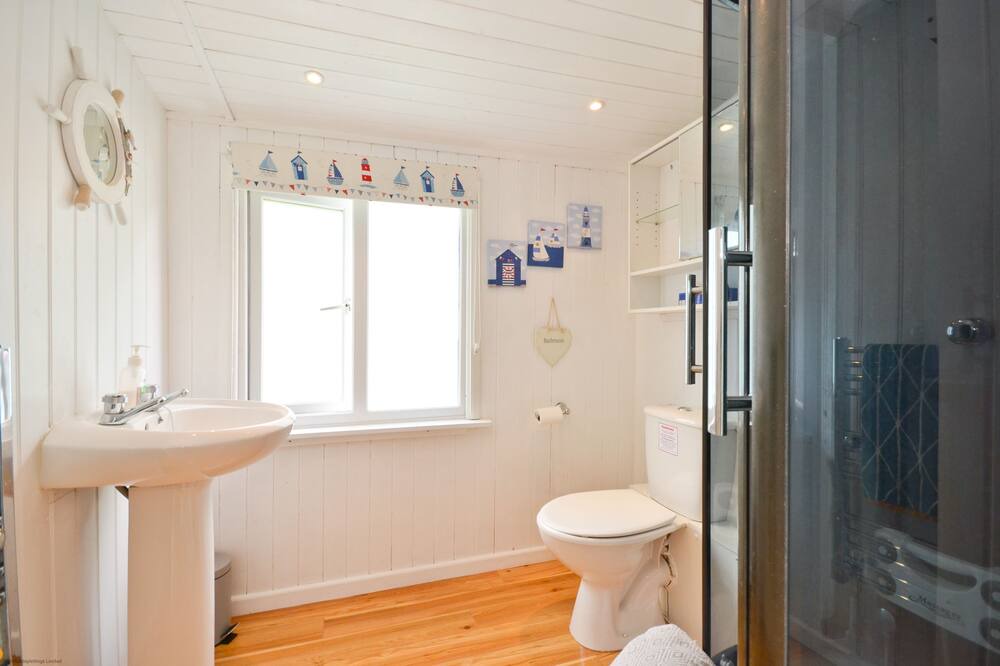 Photo of Bathroom in Whippingham