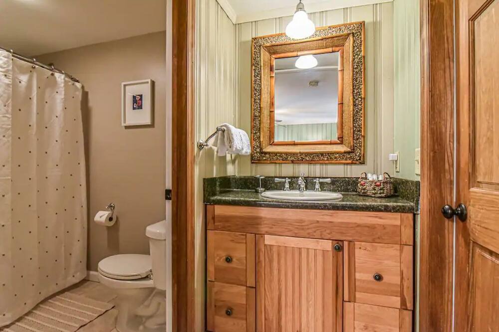 Photo of Bathroom in Gerton
