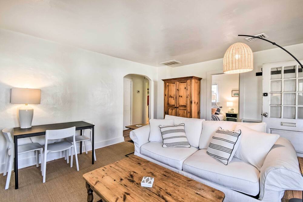 Photo of Livingroom in East Ocean View
