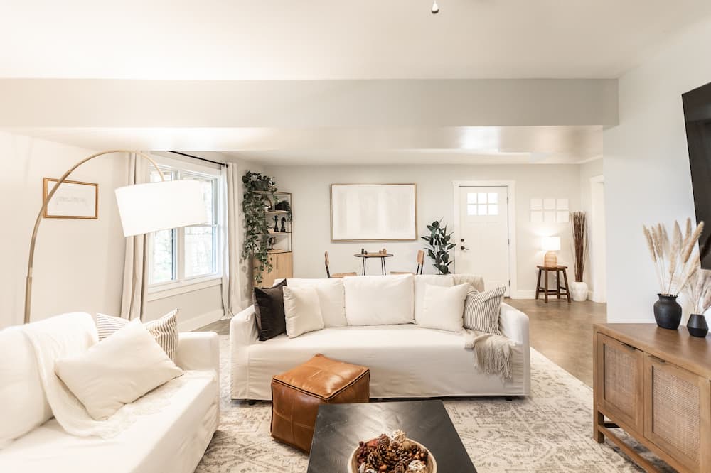 Photo of Livingroom in Swannanoa