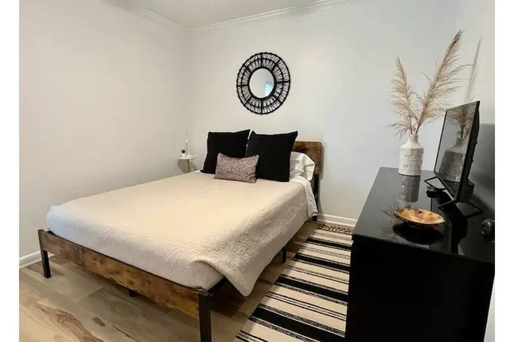 Photo of Bedroom in McCutcheon Field
