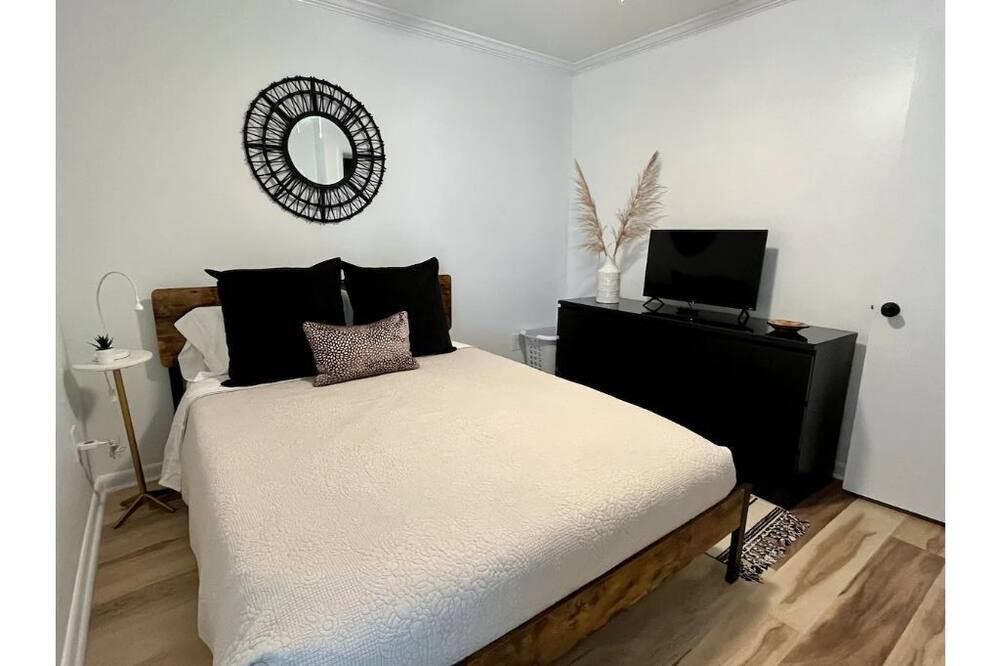 Photo of Bedroom in McCutcheon Field