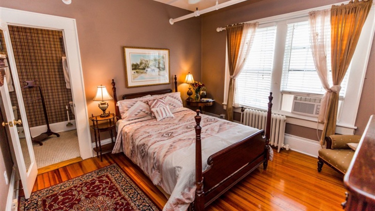 Photo of Bedroom in Hendersonville