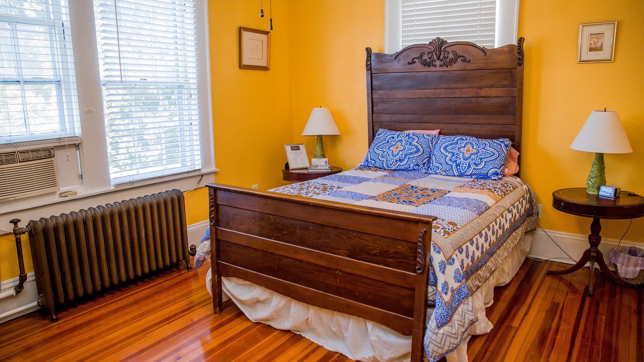 Photo of Bedroom in Hendersonville