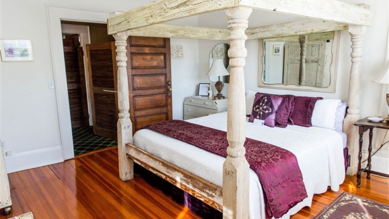 Photo of Bedroom in Hendersonville