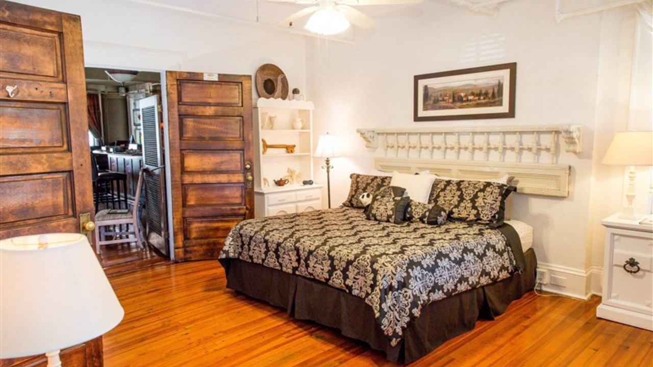 Photo of Bedroom in Hendersonville