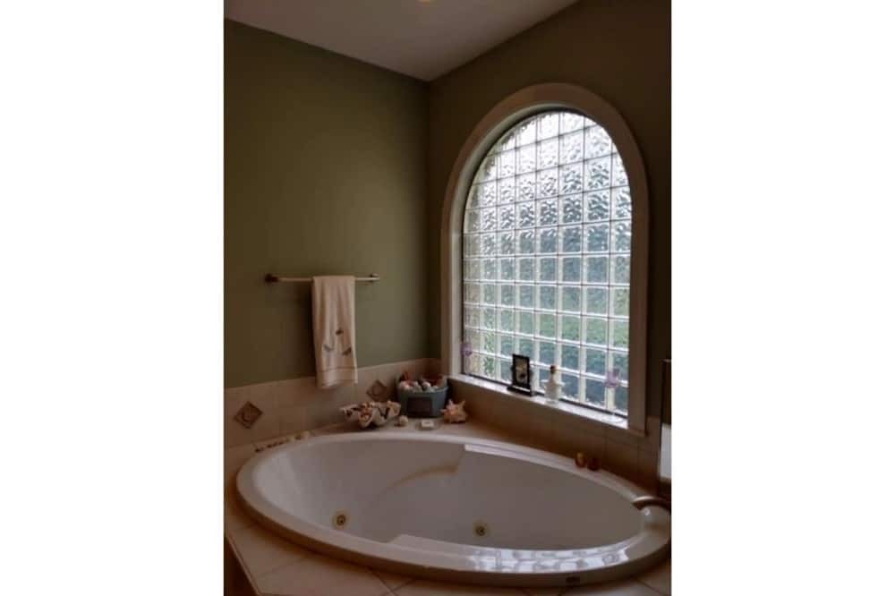 Photo of Bathroom in Summerfield