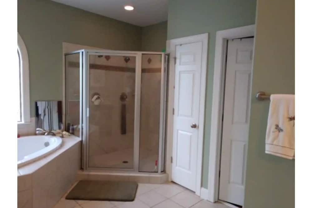 Photo of Bathroom in Summerfield