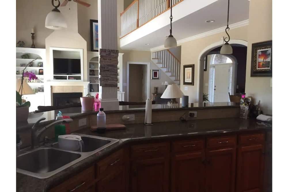 Photo of Kitchen in Summerfield