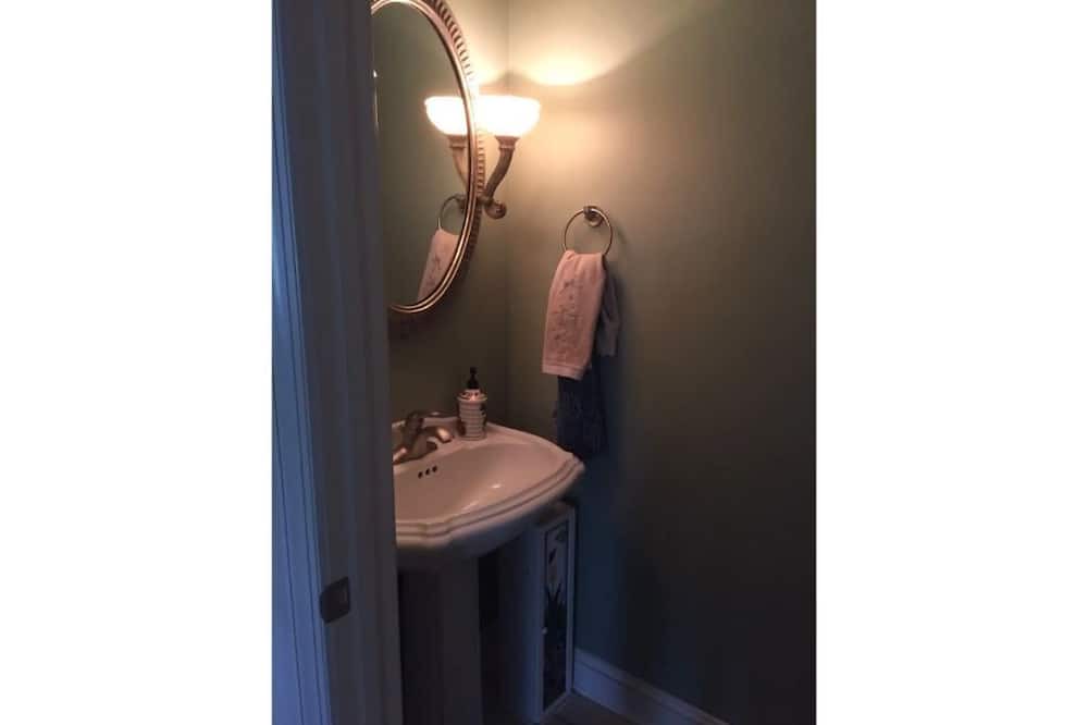 Photo of Bathroom in Summerfield