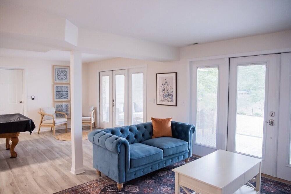 Photo of Livingroom in Roxboro