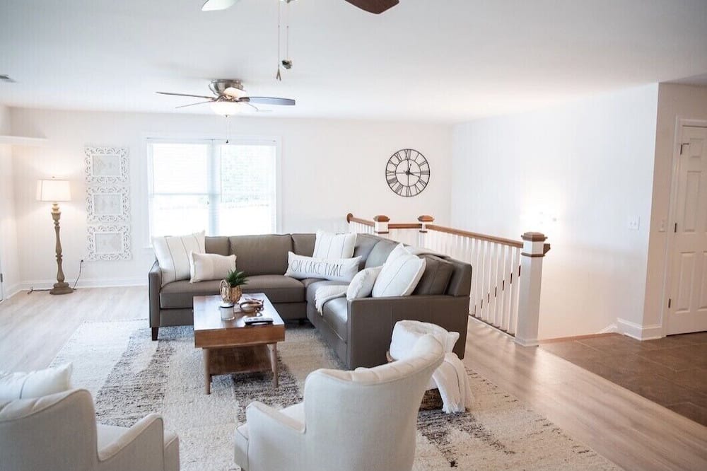 Photo of Livingroom in Roxboro